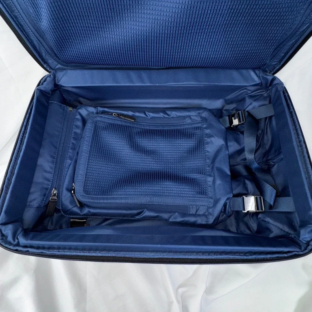 Tumi International 21